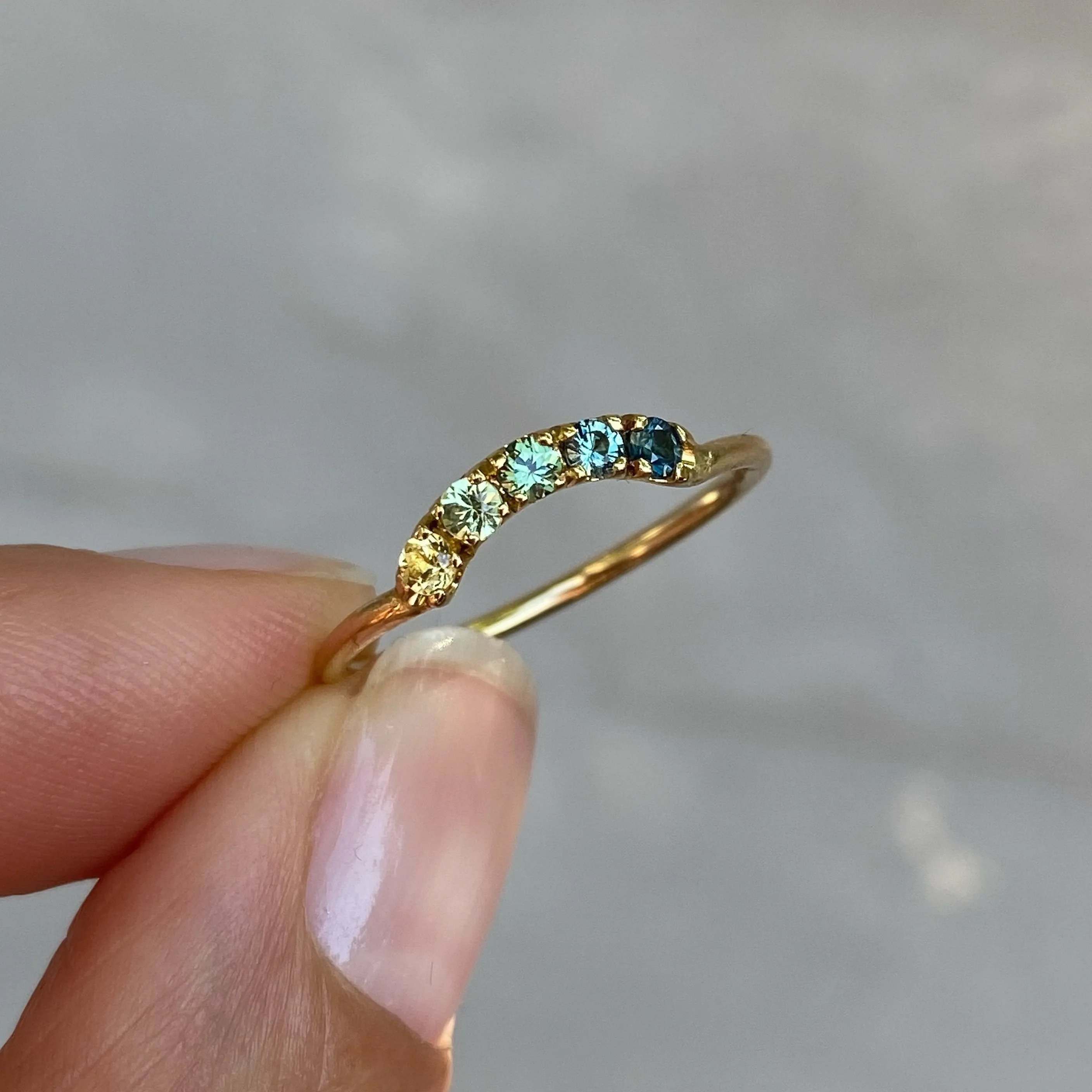 Agave Arc Ombré Sapphire Curve Ring