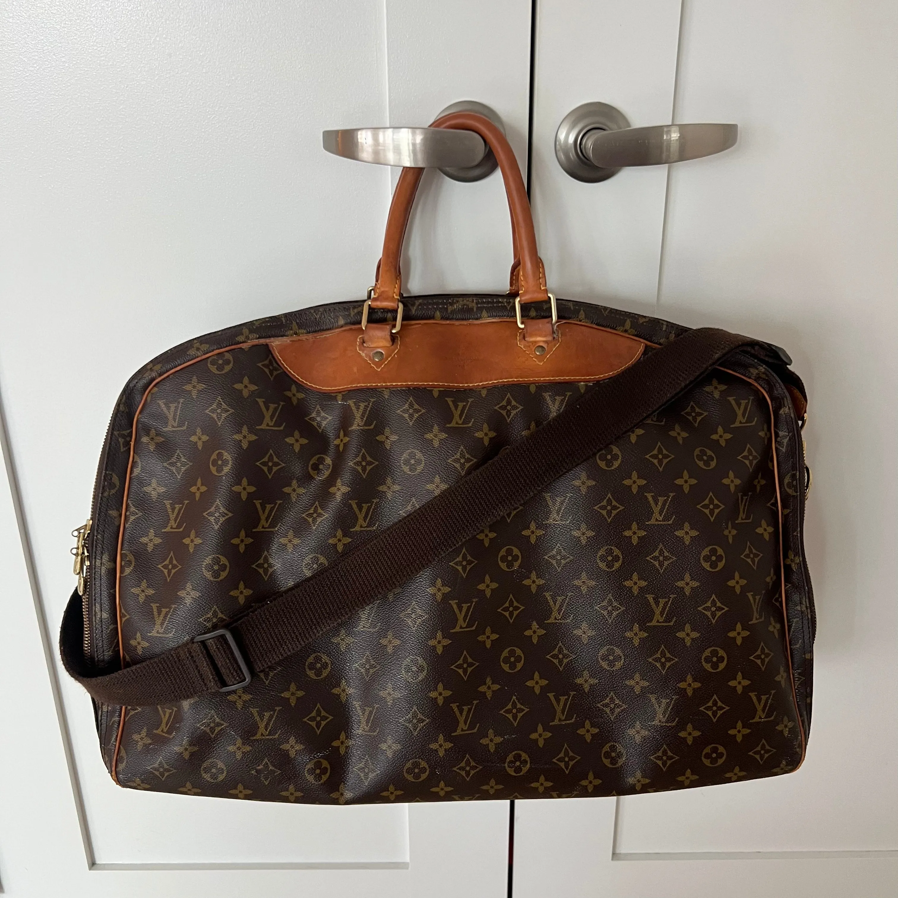 Louis Vuitton Alize Heures 24 Bag