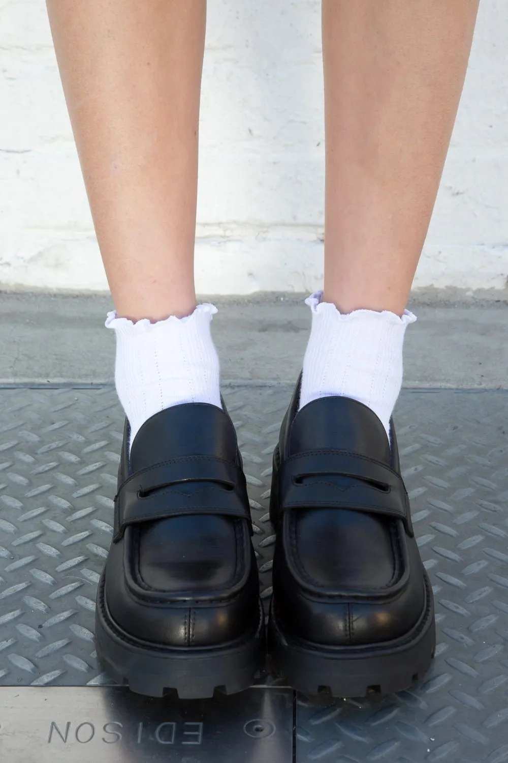 Ruffle Ribbed Socks